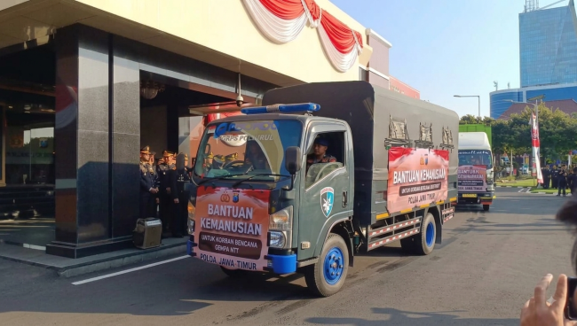 Polda Jatim Kirim Bantuan Kemanusiaan ke NTT, Siapkan Dapur Lapangan Hingga Tim Trauma Healing