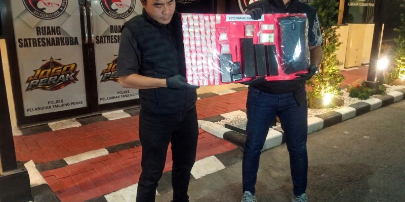 Polres Pelabuhan Tanjung Perak Ringkus Pengedar Narkoba di Semampir, 672 Paket Sabu Disita