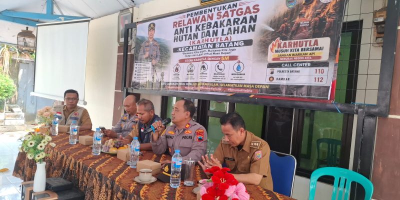 Tingkatkan Kesiapsiagaan Musim Kemarau, Polsek Batang Bentuk dan Latih Relawan Satgas Anti Karhutla
