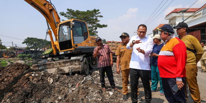 Keterlambatan Pengaspalan Ancam Keselamatan Pengendara, Wali Kota Eri  Peringatkan Kontraktor