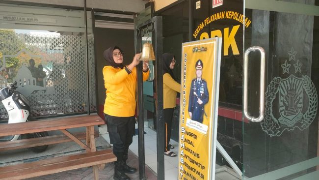 Jelang Hari Jadi Polwan ke-78, Polwan Polresta Sidoarjo Serentak Kerja Bakti Bersihkan Lingkungan Mako