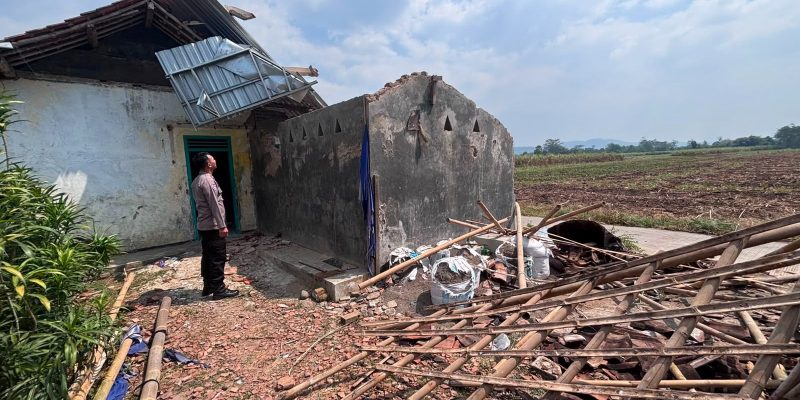 Angin Puting Beliung Rusak Bagian Belakang Rumah Warga di Kajen, Kerugian Rp15 Juta