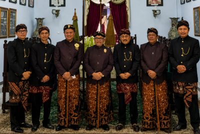 Eratkan Kebersamaan, Pimpinan dan Anggota DPRD Ikuti Prosesi Pisowanan Ageng