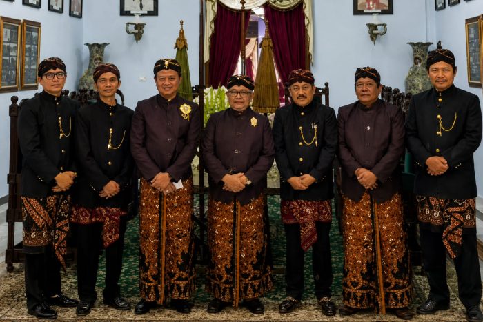 Eratkan Kebersamaan, Pimpinan dan Anggota DPRD Ikuti Prosesi Pisowanan Ageng