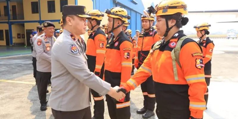 Polri Kembali Kirim Tim SAR dan Bantuan Logistik untuk Percepat Penanganan Gempa NTT
