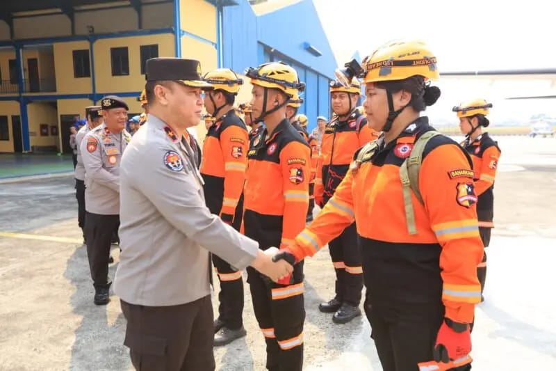 Polri Kembali Kirim Tim SAR dan Bantuan Logistik untuk Percepat Penanganan Gempa NTT