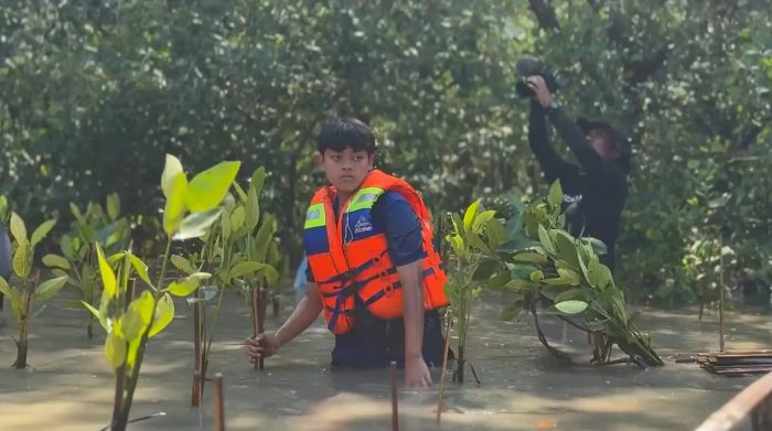 Tanam 38.000 Mangrove, Pelajar Surabaya Ukir Prestasi International Young Eco-Hero Award 2026