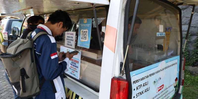 Pemkot Permudah Pembayaran Pajak Kendaraan, Layanan ATM Samsat QRIS Tersedia di 5 UPTB Surabaya