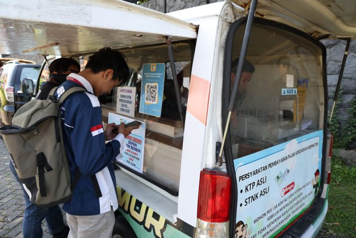 Pemkot Permudah Pembayaran Pajak Kendaraan, Layanan ATM Samsat QRIS Tersedia di 5 UPTB Surabaya