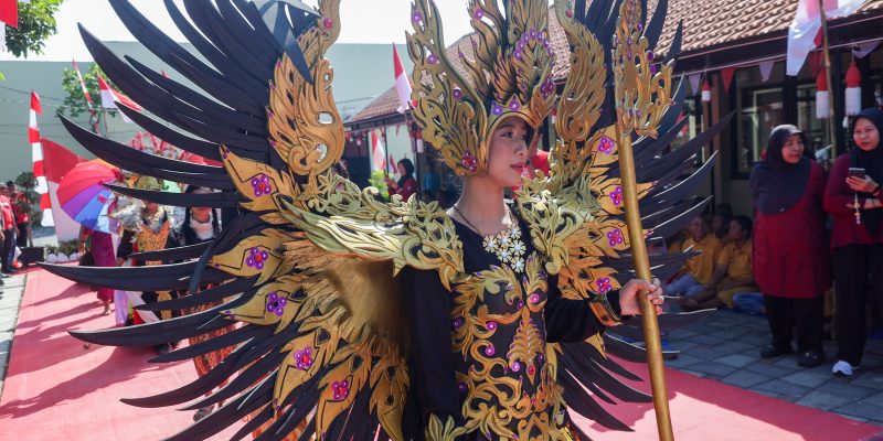 Makin Semarak, Ratusan Penghuni Liponsos Keputih Adu Kreativitas Lewat Fashion Show hingga Karaoke di HUT ke-81 RI