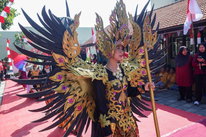 Makin Semarak, Ratusan Penghuni Liponsos Keputih Adu Kreativitas Lewat Fashion Show hingga Karaoke di HUT ke-81 RI