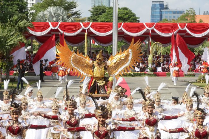 Peringati HUT ke-81 RI, Pemkot Surabaya Gelar Upacara Bendera hingga Tampilkan Tari Kolosal Kampung Pancasila