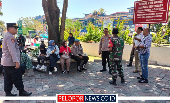 Polisi Sidoarjo Bantu Evakuasi dan Dampingi Santri Korban Keracunan