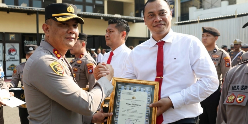 Polres Pelabuhan Tanjungperak Raih Penghargaan Sapu Bersih Kasus Narkoba