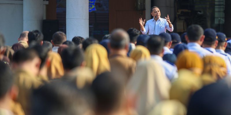 Wali Kota Eri Minta ASN Surabaya Turun Lapangan, Tentukan Penerima Bansos Bersama Warga
