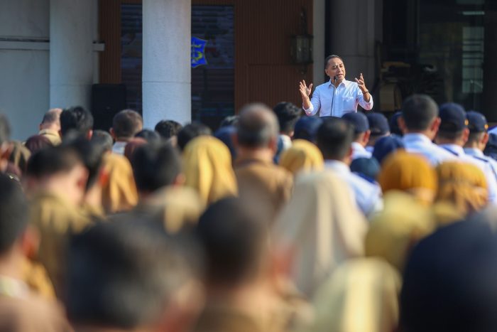 Wali Kota Eri Minta ASN Surabaya Turun Lapangan, Tentukan Penerima Bansos Bersama Warga