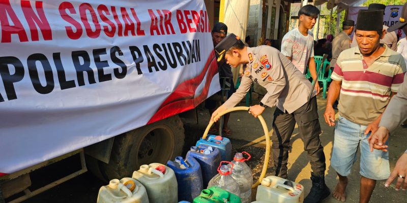 Kapolres Pasuruan Salurkan Bantuan Air Bersih dan Sembako Untuk Warga Kedungrejo
