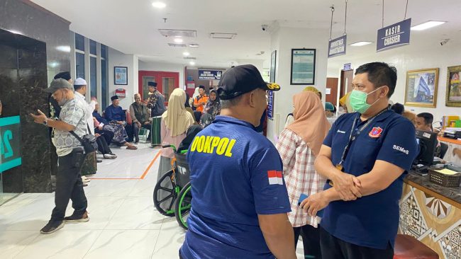 Tim Dokkes Polresta Sidoarjo Patroli Kesehatan, Pantau Kondisi Santri Ponpes di Tanggulangin