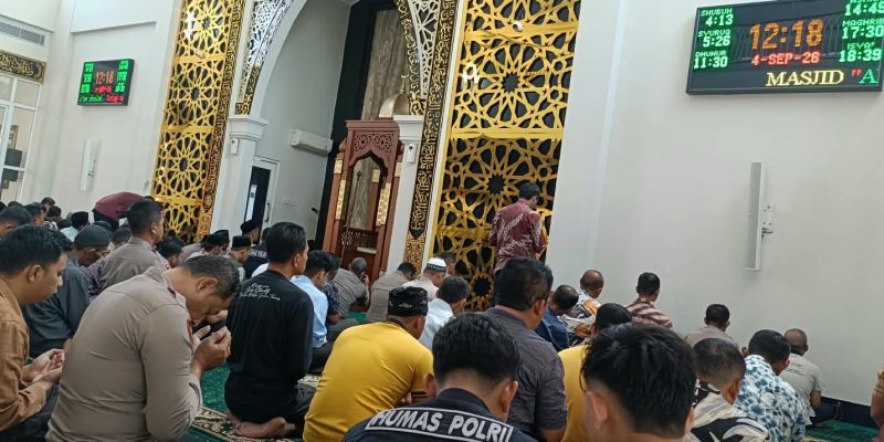 Polisi dan Masyarakat Doakan Kesembuhan Santri Ponpes Manbaul Hikam
