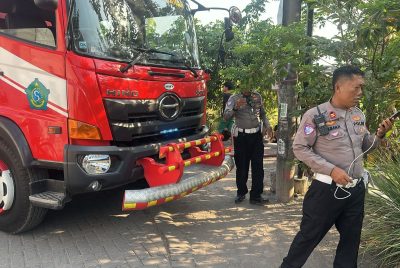 Polsek Buduran Amankan Pemadaman Kebakaran Lahan Kosong di Desa Damarsi