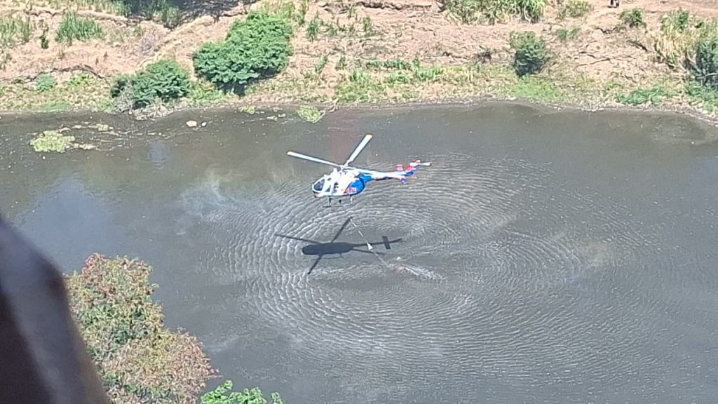 Tangani Kebakaran TPA Putri Cempo, Polda Jateng Kerahkan Helikopter Water Bombing