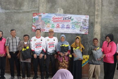 Sambat Desa, Kapolresta Batang Sambangi Warga Pacet Bawa Bantuan dan Layanan Kesehatan