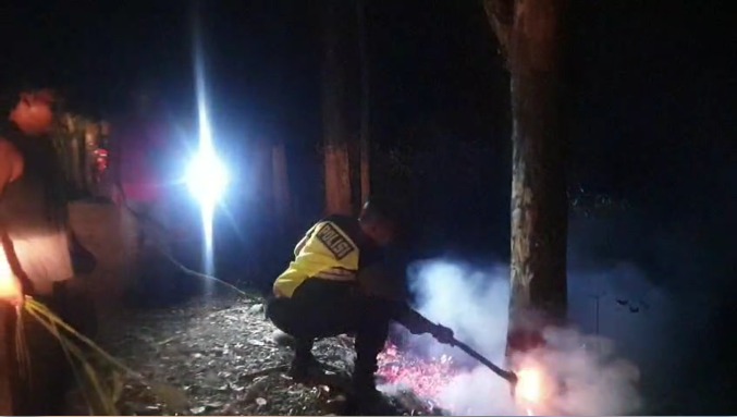 Kebakaran Lahan dan Hutan Pinus di Tajur Kandangserang, Polisi dan Warga Bergerak Cepat