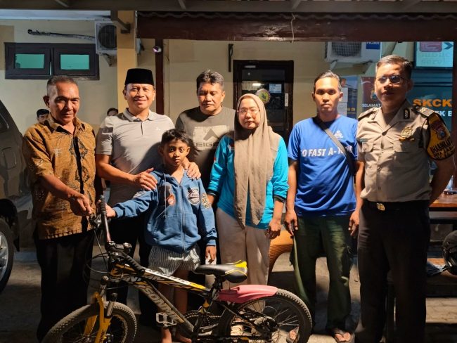Respon Cepat dan Sigap, Polsek Balongbendo Temukan Anak Hilang dan Kembali Bertemu Orang Tuanya
