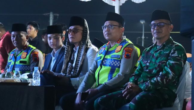 Kapolres Pekalongan Hadiri Istighosah Kebangsaan, Gus Miftah Beri Bantuan Renovasi Rumah Rp. 30 Juta