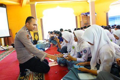 Dukung Literasi Digital Pelajar, Polresta Batang Gelar Sosialisasi dan Pelatihan Paham AI di SMAN 1 Wonotungal