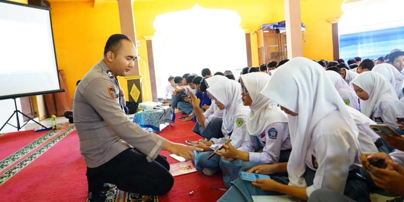 Dukung Literasi Digital Pelajar, Polresta Batang Gelar Sosialisasi dan Pelatihan Paham AI di SMAN 1 Wonotungal