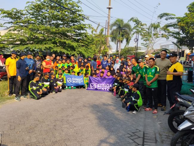 Polsek Tulangan dan Yayasan Sungai Watch Bersihkan Sungai, Bangun Kesadaran Lingkungan