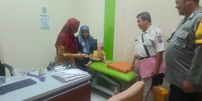 Polres Pekalongan dan Bhabinkamtibmas Dampingi Balita Asal Paninggaran Jalani Perawatan Ortopedi di Tegal