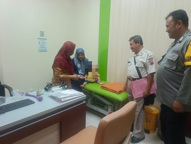 Polres Pekalongan dan Bhabinkamtibmas Dampingi Balita Asal Paninggaran Jalani Perawatan Ortopedi di Tegal