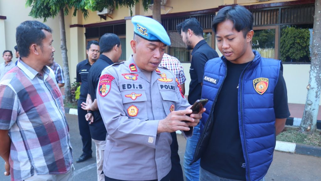 Usai Apel Pagi, HP Seluruh Anggota Sat Intelkam Polres Pekalongan Digeledah Propam