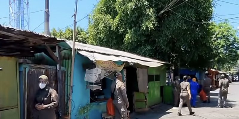 Saluran Tertimbun Hampir 20 Tahun, Pemkot Surabaya Tertibkan Bangli di Belakang Pasar Bratang