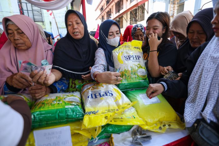 Beras Premium Bulog Rp14.900 per Kg Tersedia di Surabaya, Pemkot Kawal Distribusi