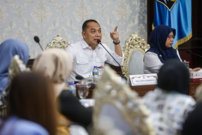 Gelar Pembinaan P3RT, Wali Kota Eri Tegaskan Larangan Denda Berat Bagi Pekerja