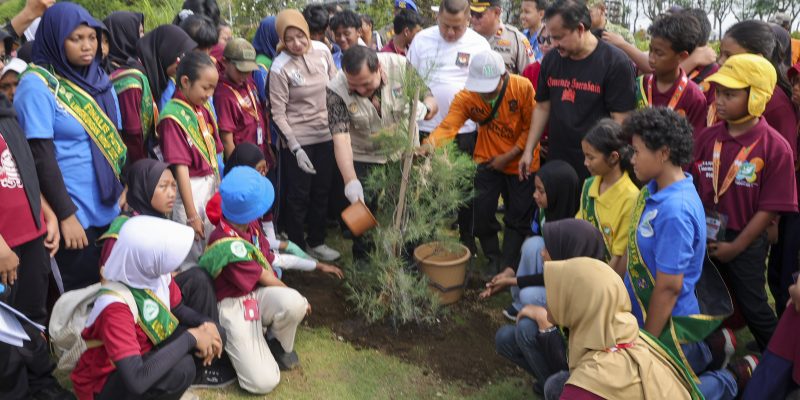 Kementerian Dalam Negeri Apresiasi Pelaksanaan Gerakan Indonesia ASRI di Kota Surabaya