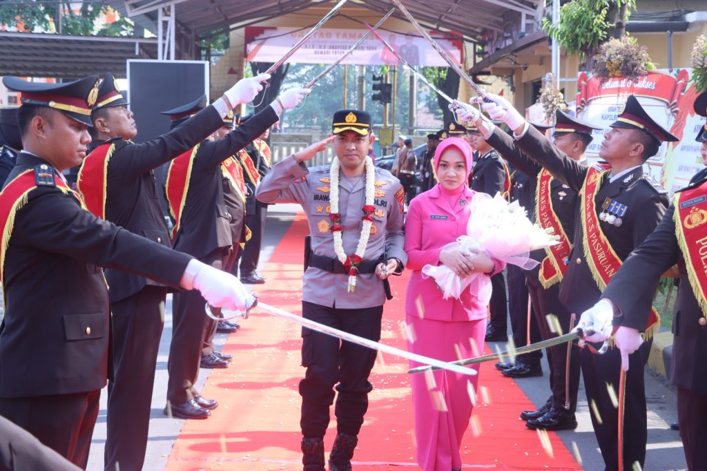 Farewell Parade Sertijab Kapolres Pasuruan, AKBP Irawan Setyono Resmi Lanjutkan Kepemimpinan