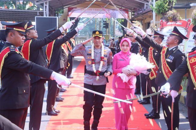 Farewell Parade Sertijab Kapolres Pasuruan, AKBP Irawan Setyono Resmi Lanjutkan Kepemimpinan