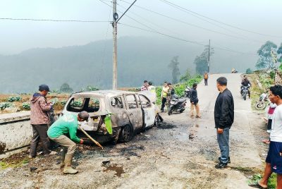 Polisi Cek Penyebab Mobil Grand Livina Terbakar di Jalur Wisata Gerlang Batang