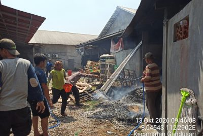 Kebakaran Hanguskan Toko Bangunan di Gandusari Blitar, Kerugian Ditaksir Capai Setengah Miliar Rupiah