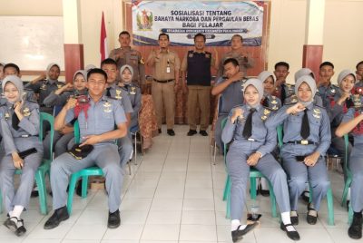 Puluhan Pelajar SMK Wira Bahari Diberi Pembekalan Bahaya Narkoba oleh Polsek Wiradesa