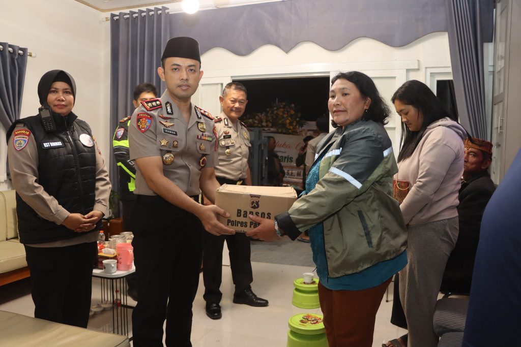 Duka Karhutla TNBTS, Kapolres Pasuruan Sambangi Keluarga Korban Untuk Sampaikan Belasungkawa