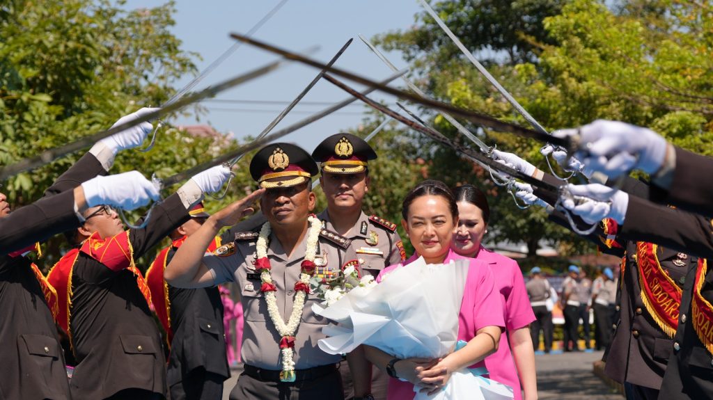 Farewell Parade Pisah Sambut Kapolresta Sidoarjo
