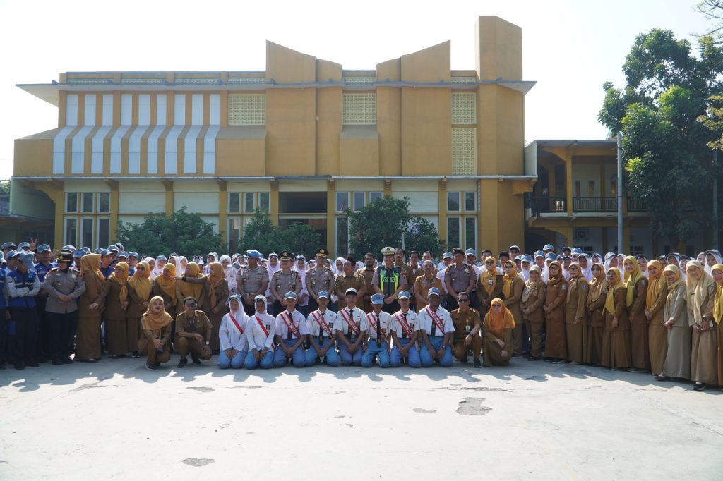 Kapolres Pasuruan Ajak Pelajar SMKN 1 Bangil Hindari Tawuran, Narkoba dan Bullying