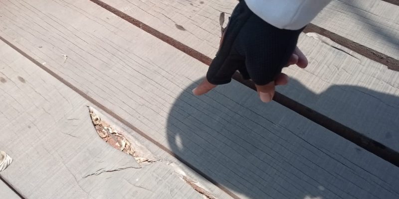 Proyek APBD Jembatan Desa Depok Rp140 Juta Dipertanyakan, Papan Kayu Terlihat Pecah
