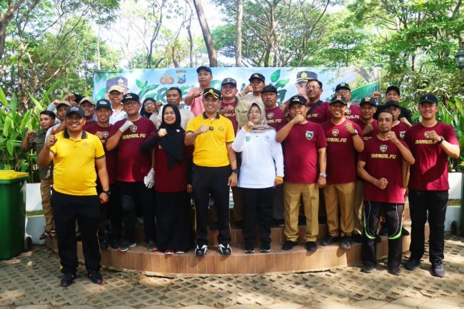 Green Policing, Polres Pasuruan Ajak Masyarakat Jaga Kelestarian Lingkungan di Hutan Kota Bangil