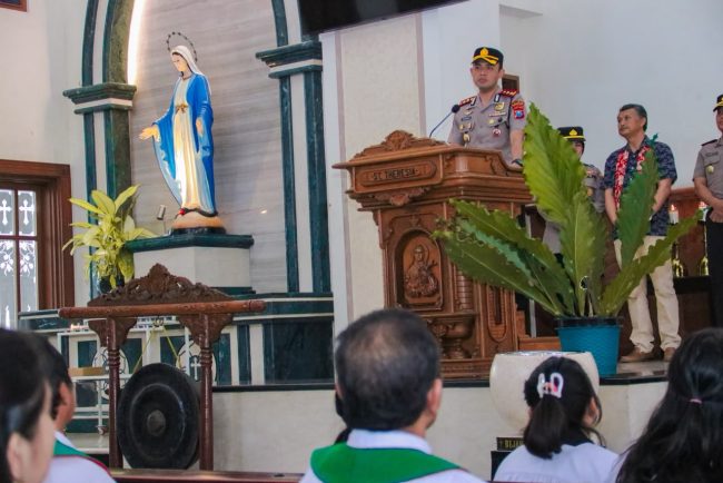 Minggu Kasih Kapolri, Kapolres Pasuruan Pererat Silaturahmi Dengan Jemaat Gereja Santa Theresia Pandaan